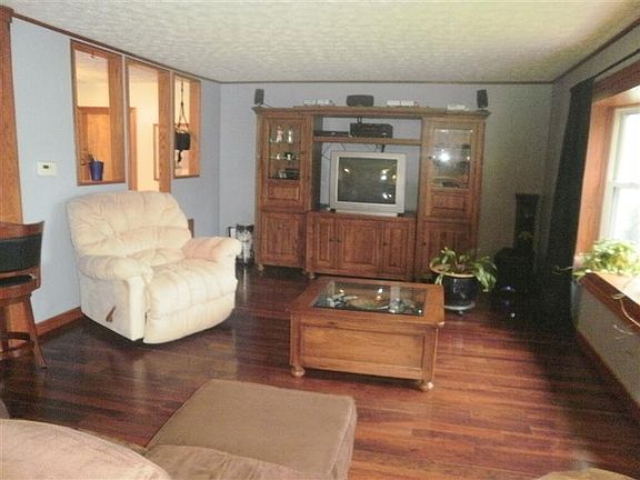 4th image of 7557 Beldale Ave