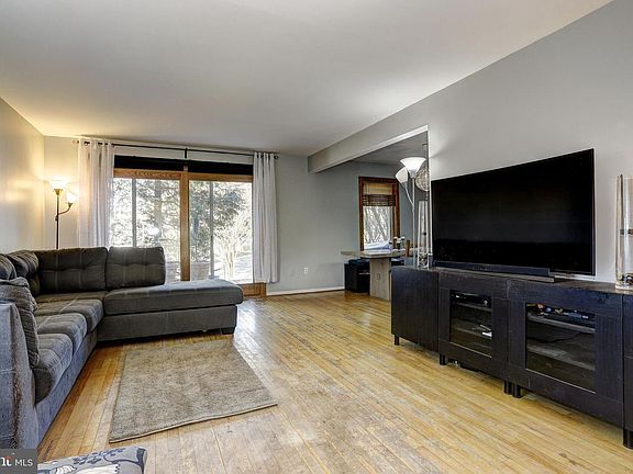 2nd image of 5550 Burnside Dr #5550