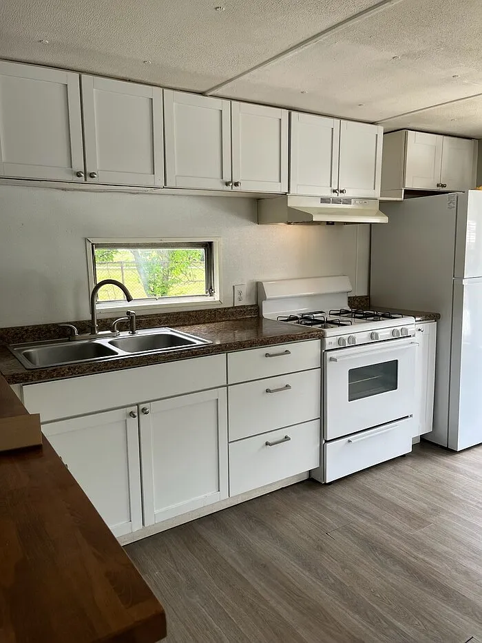2 bed, 1.0 bath, $800 — Photo 3