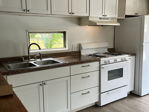 3rd image of 8379 Russell Ln