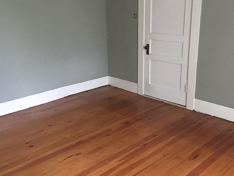 2nd image of 1160 S Maple St