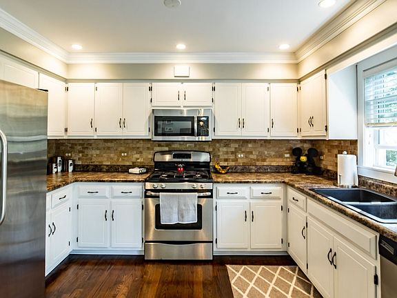4th image of 1301 Fox Meadow Ct