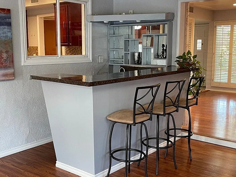 1085 Riviera Dr — Photo 33
