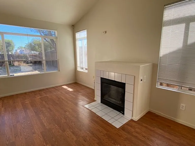 566 Stewart Way — Photo 7