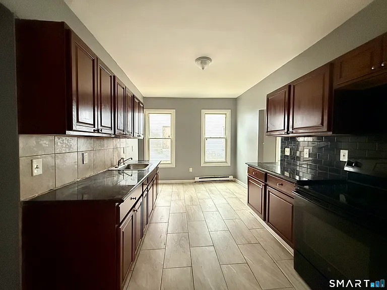 72 Burton St — Photo 5