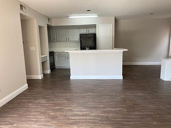 3rd image of 498 N Pin Oak 206 Pl