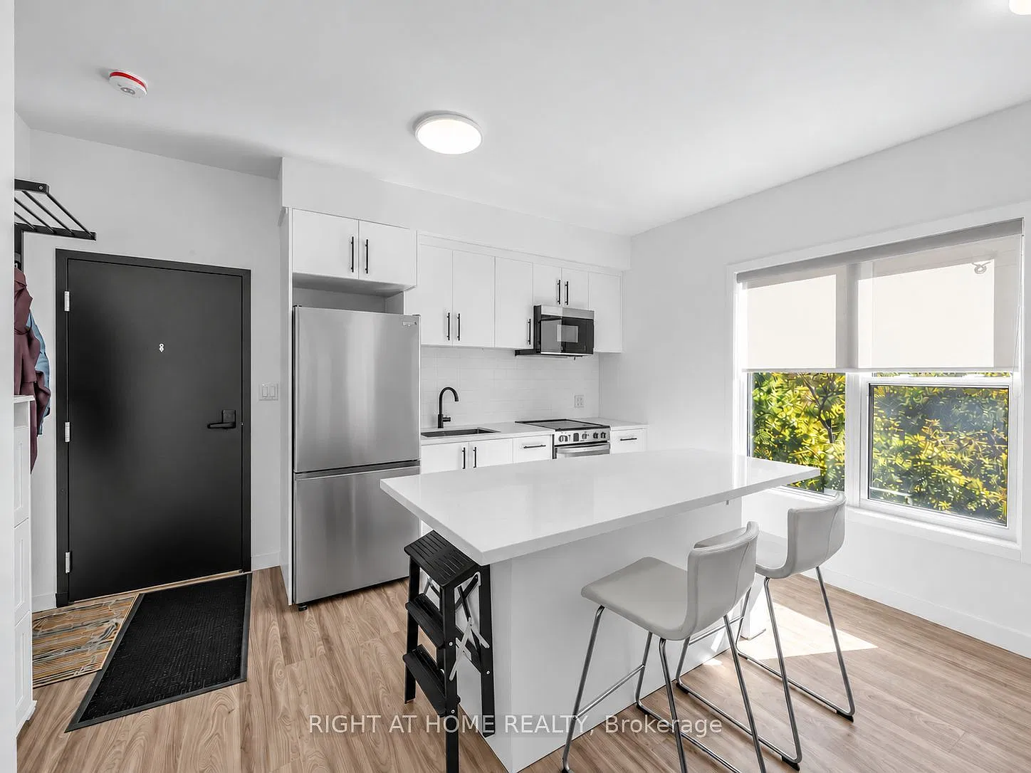 2 bed, $3,200 — Photo 3