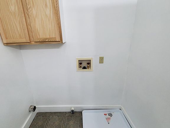 Laundry hook-up (electric)