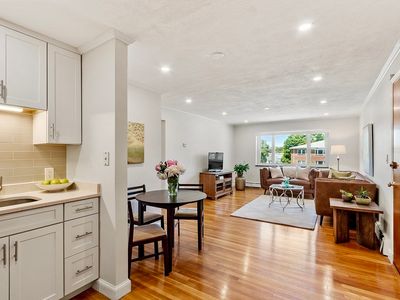 1077 Chestnut St APT 11, Newton, MA, 02464