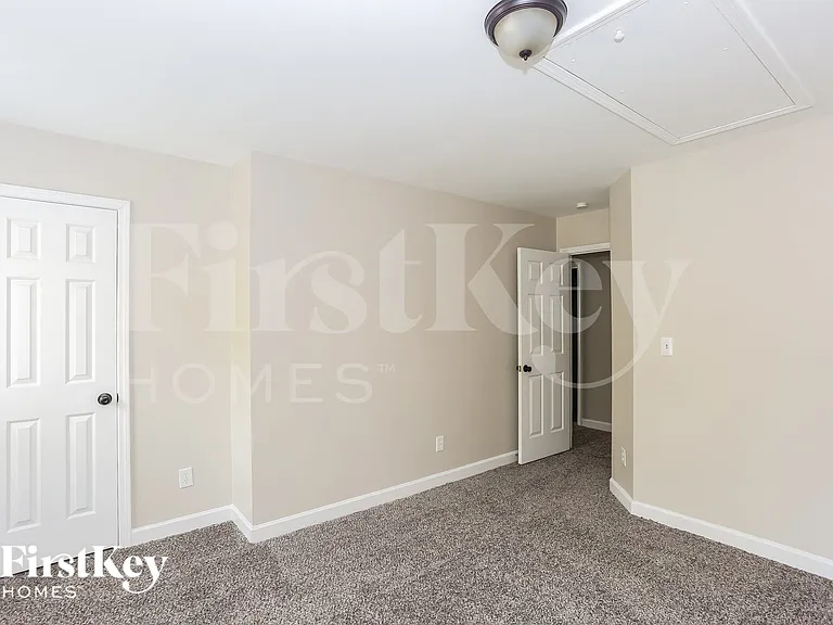 8601 Glade Ct — Photo 11