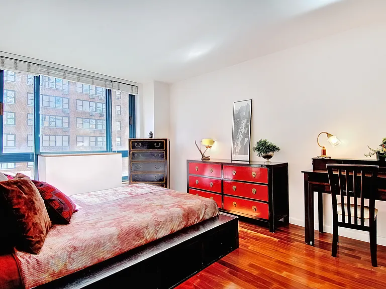 1 Irving Pl #V8B — Photo 3