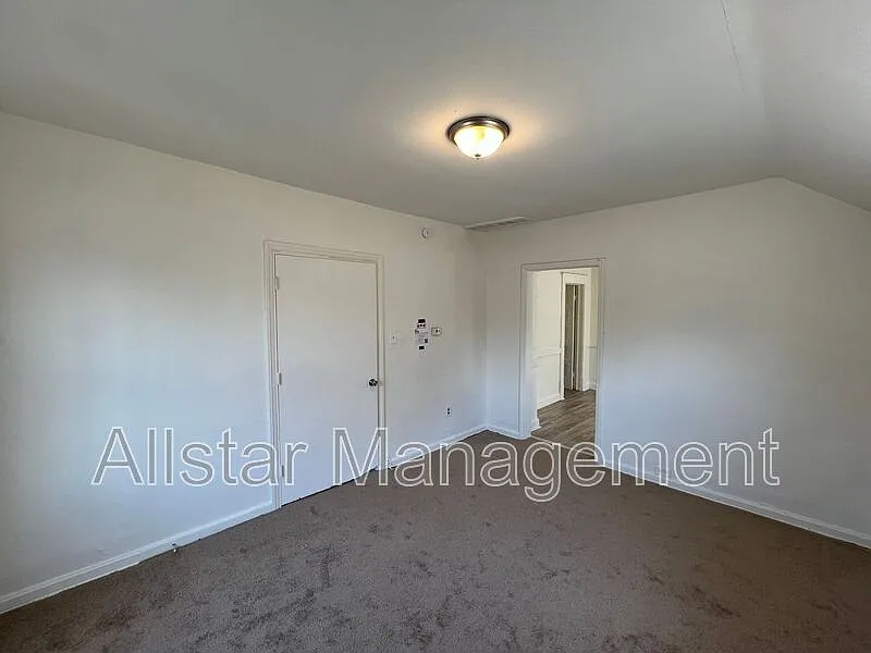 2 bed, 1.0 bath, 900 sqft, $725 — Photo 3