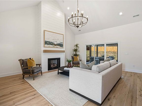 4th image of 118 Mount Vernon Cir
