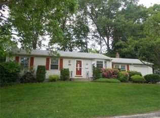 128 Pine Crest Dr, Woonsocket, RI 02895