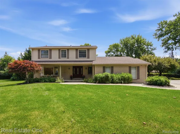 4166 Cherrywood Dr, Troy, MI 48098