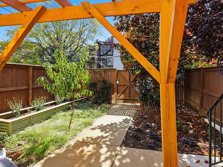 1450 Harvard St NW #B — Photo 16