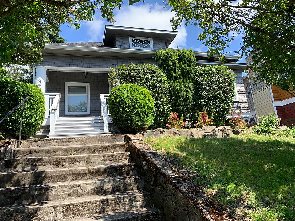 Charming Craftsman house in central Seattle.