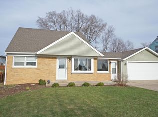 4208 S 84th St, Greenfield, WI 53228