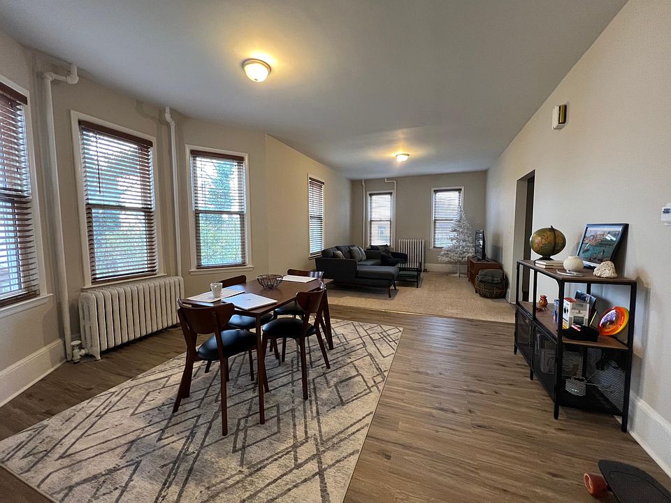 Dining/living room