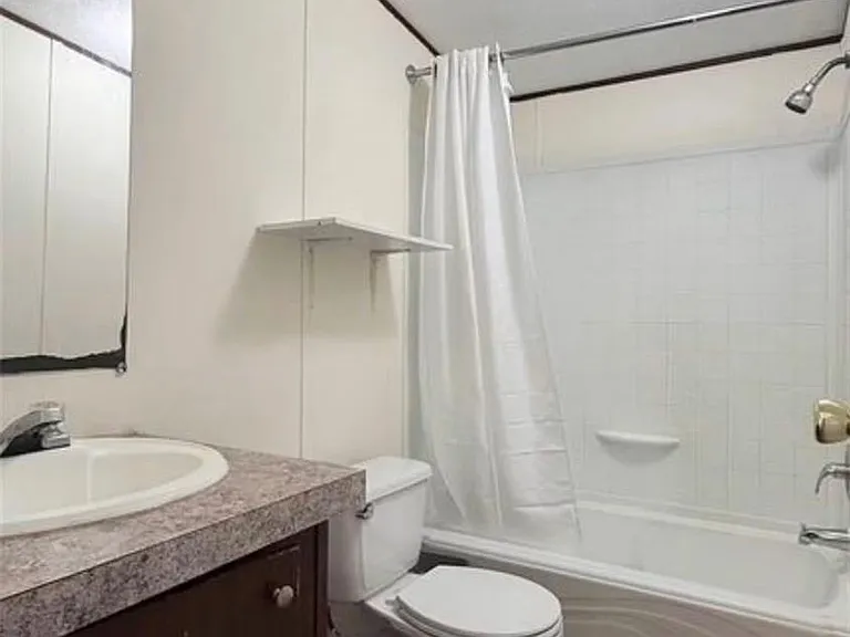 1430 W Howard Ln — Photo 15