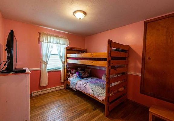 5th image of 228 Rainbow Ave