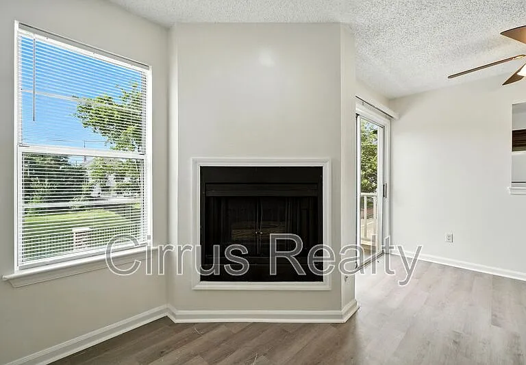 525 Columbia St — Photo 6