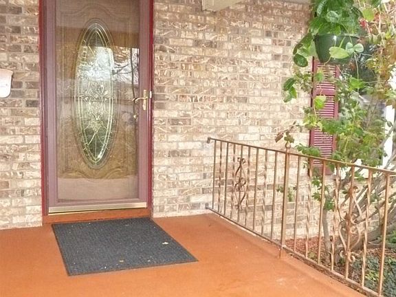 A 10X7 covered porch leads..