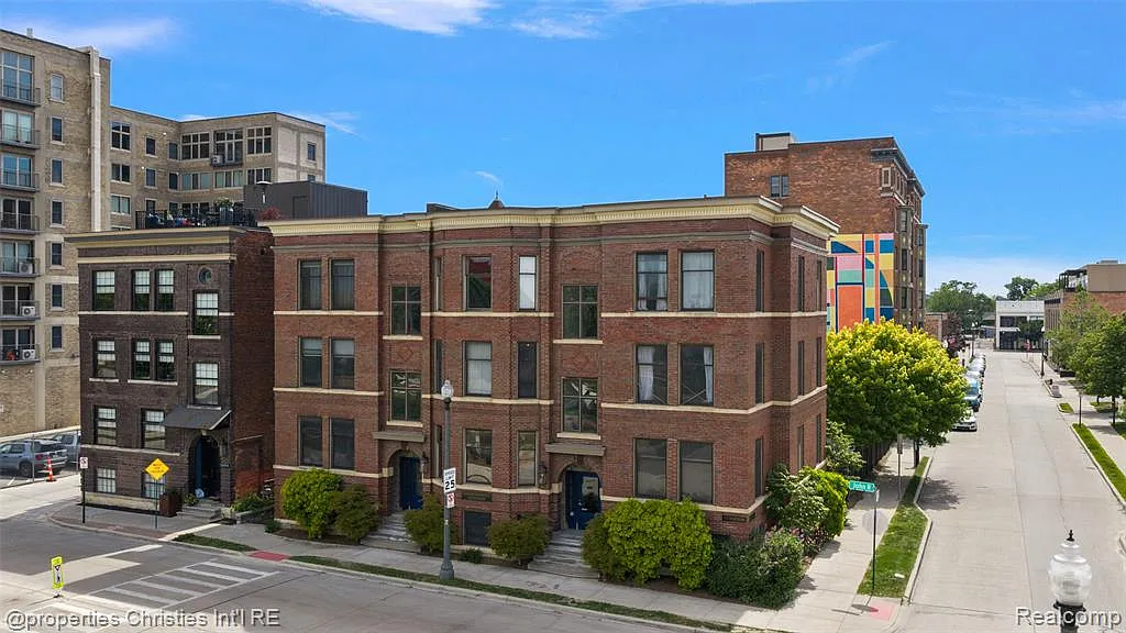 1 bed, 1.0 bath, 900 sqft, $2,100 — Photo 3
