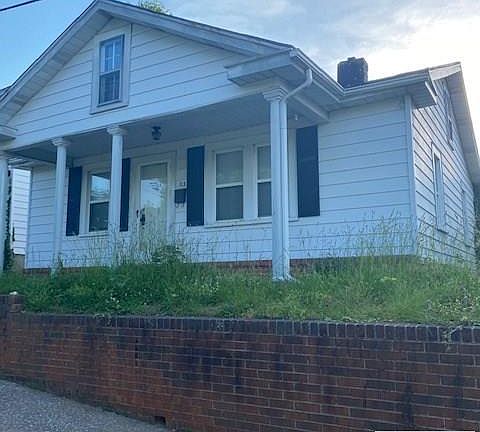 2nd image of 113 Moss St