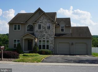 610 Monarch Dr, York, PA 17403