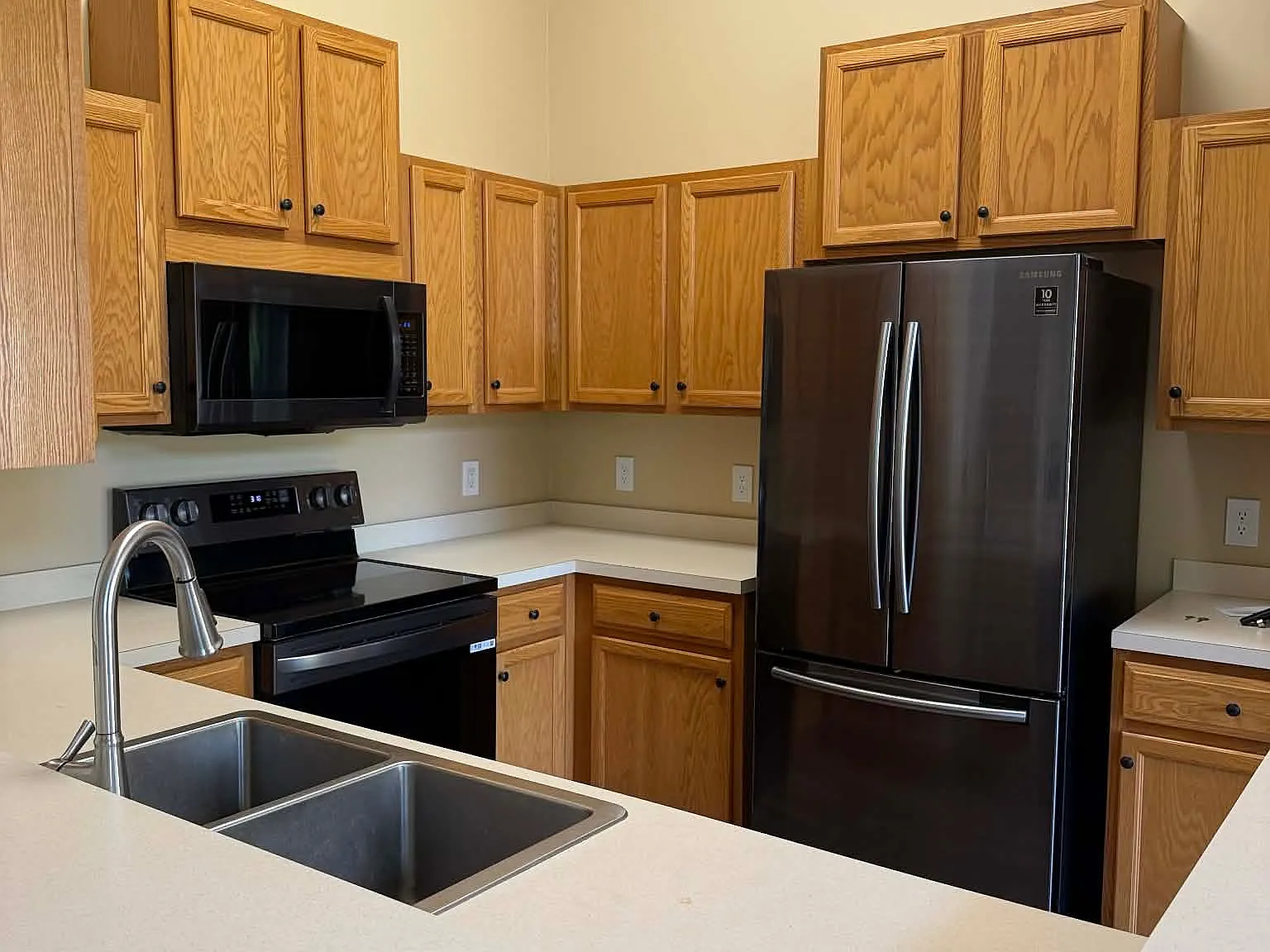 2 bed, 1592 sqft, $2,295 — Photo 4