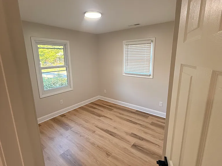 605 Lake Dr — Photo 7
