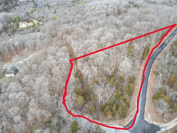 4 Timber Valley Dr, Pacific, MO 63069