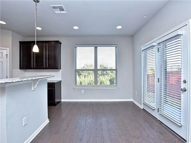 3240 E Whitestone Blvd #21 — Photo 13