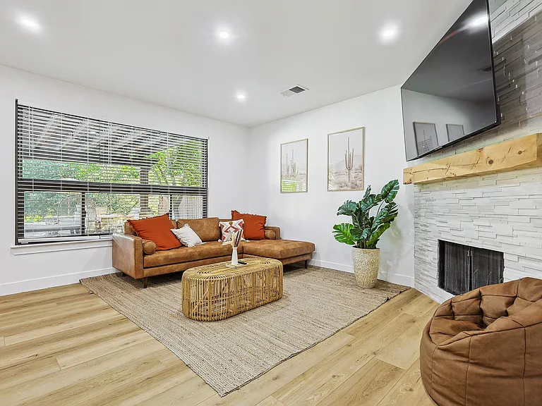 1088 Pondview Dr — Photo 6