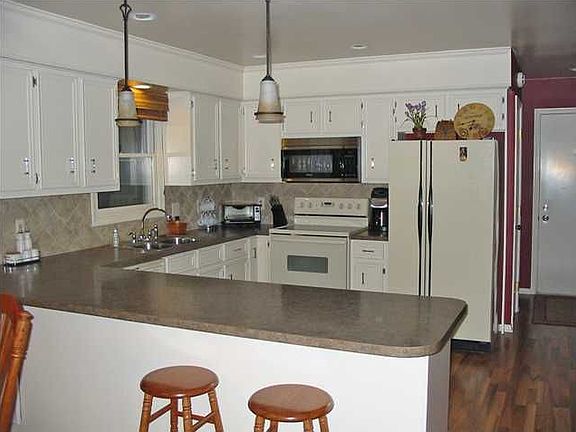 2nd image of 1804 Pinegrove Dr
