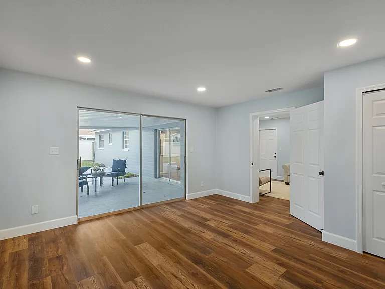 738 Baywood Ln — Photo 32