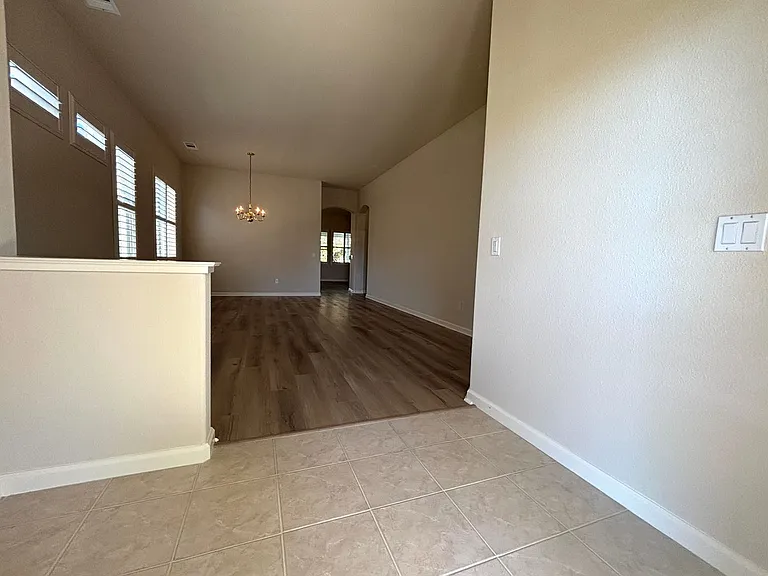 1532 Alton Ln — Photo 2
