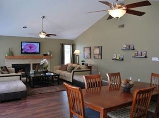 11175 Westport Station Dr APT E, Maryland Heights, MO 63043