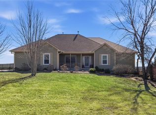 25605 Parallel Rd, Tonganoxie, KS 66086
