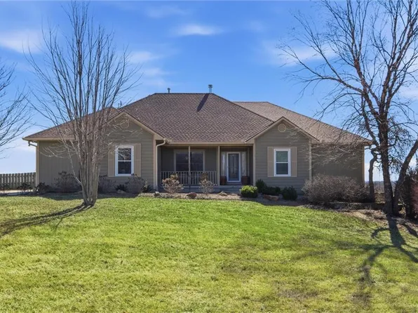 25605 Parallel Rd, Tonganoxie, KS 66086