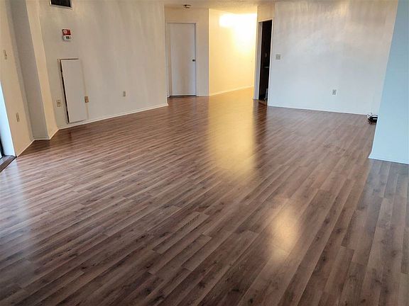 3rd image of 615 Harmon Cove Tower #615