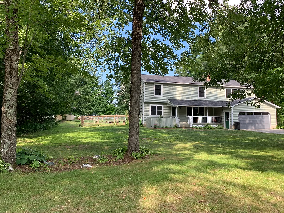 Spacious front yard. - Oakwood Ln