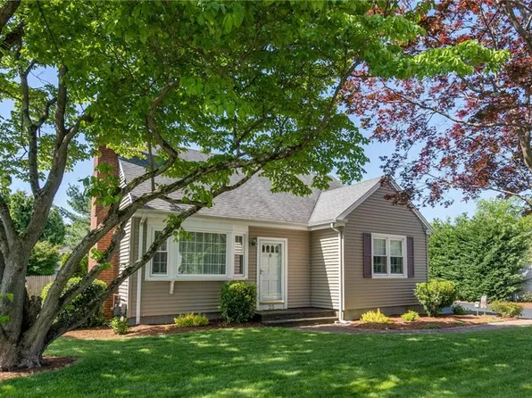 25 Arrowhead Ave E, Riverside, RI 02915