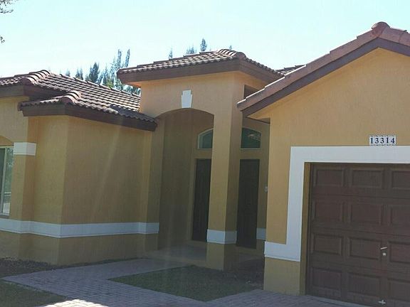 very well maintained property, front view