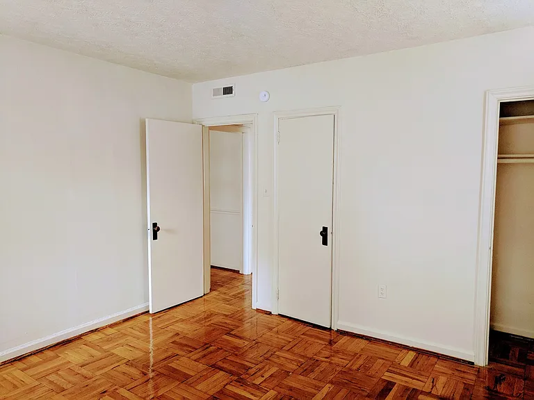 2702 Kensington Avenue — Photo 6