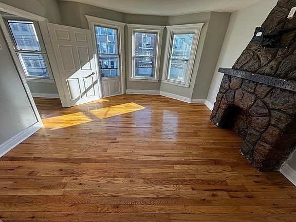 4th image of 185 S 11th St Floor 2