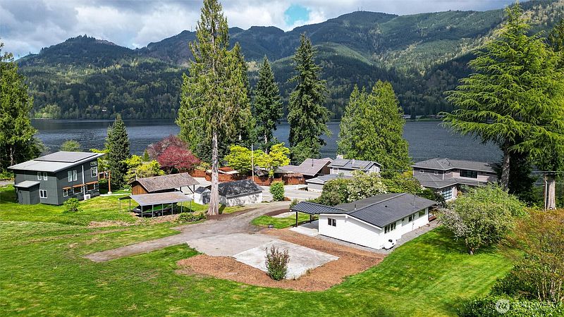 4th image of 477 W Lake Samish Drive