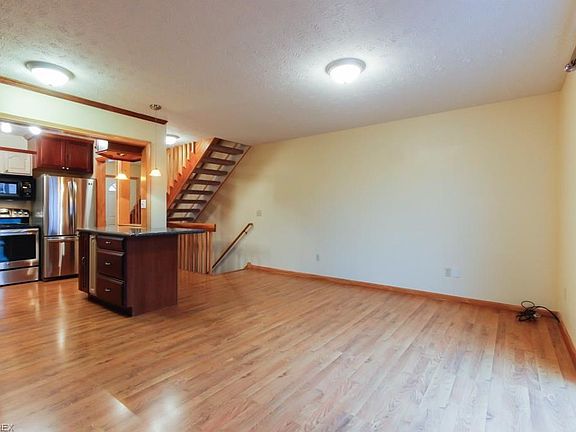 3rd image of 676 Hickory Grove Ct #28C