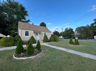 24 Macarthur Rd, North Haven, CT 06473